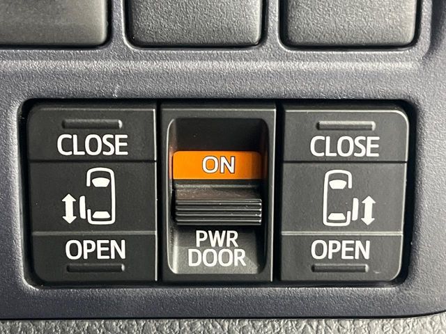 TOYOTA VOXY 2015 Image 31