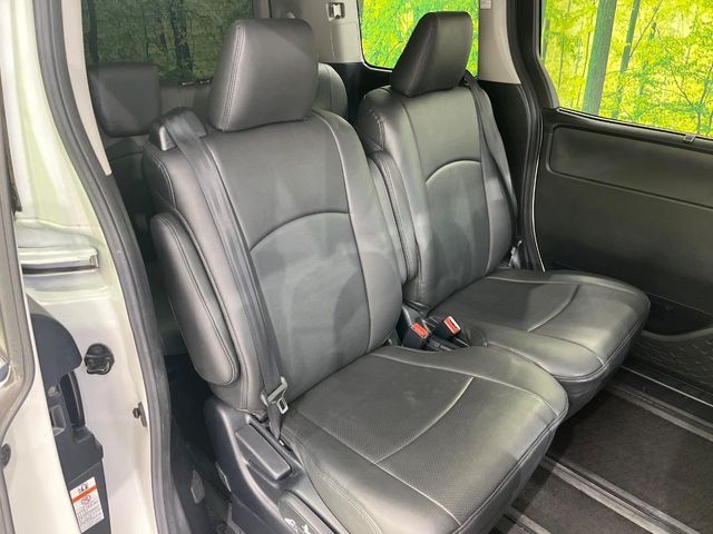 TOYOTA VOXY 2015 Image 31