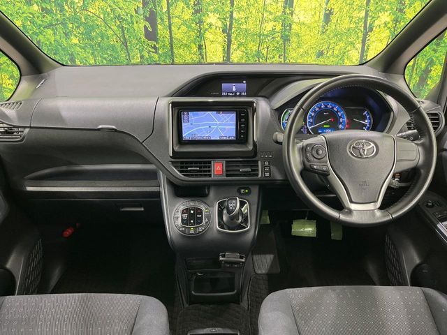 TOYOTA VOXY HYBRID 2014 Image 31