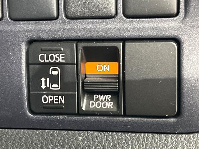 TOYOTA VOXY HYBRID 2014 Image 31