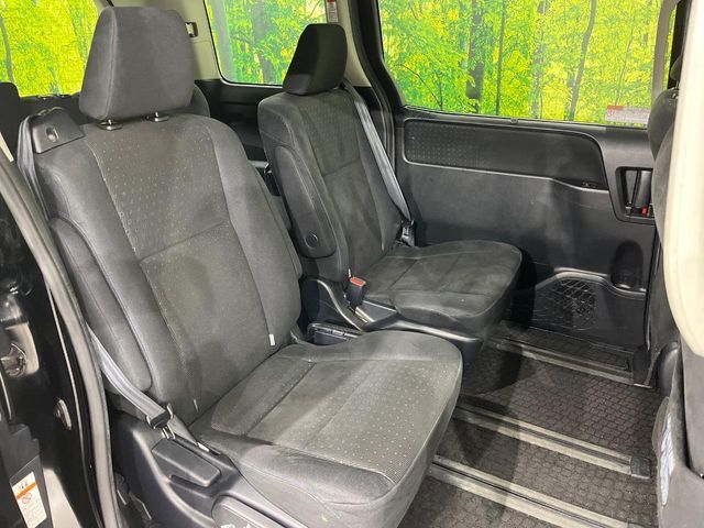 TOYOTA VOXY HYBRID 2014 Image 31