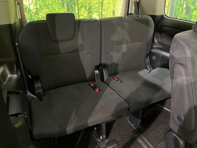 TOYOTA VOXY HYBRID 2014 Image 31