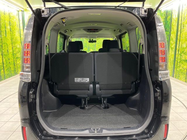 TOYOTA VOXY HYBRID 2014 Image 31