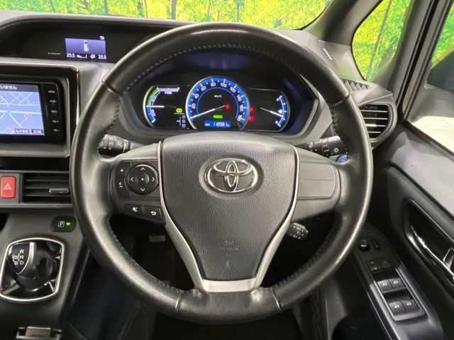 TOYOTA VOXY HYBRID 2014 Image 31