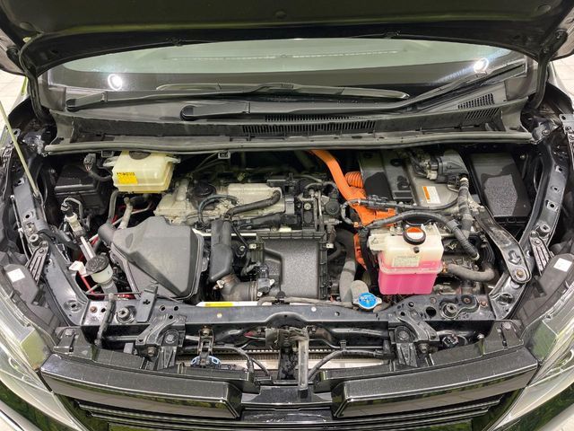 TOYOTA VOXY HYBRID 2014 Image 31