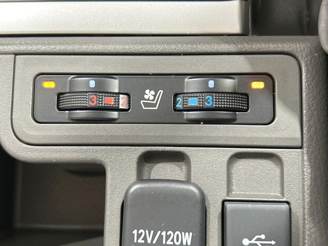 TOYOTA LANDCRUISER PRADO 2023 Image 31