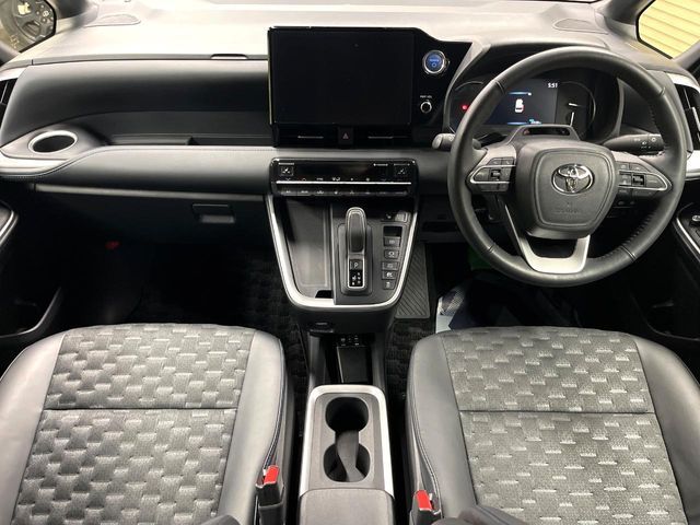 TOYOTA VOXY HYBRID 2023 Image 31