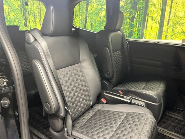 TOYOTA VOXY HYBRID 2023 Image 31