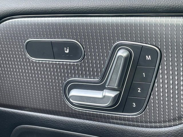 MERCEDES BENZ GLB 2020 Image 31