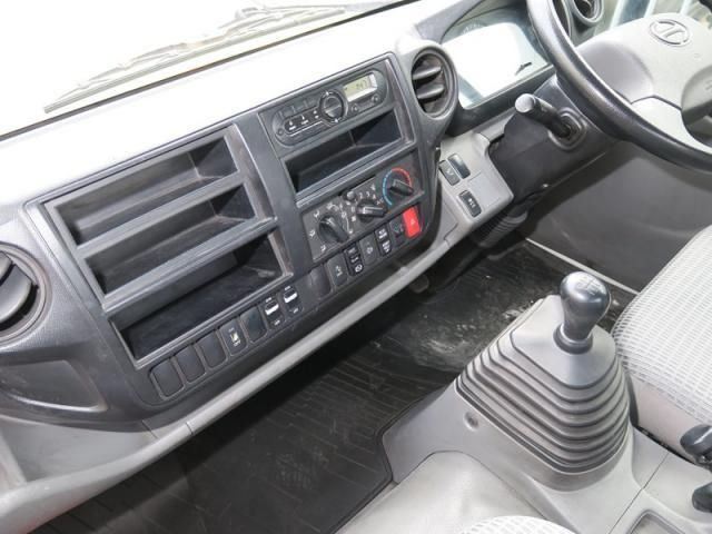 HINO DUTRO 2018 Image 31