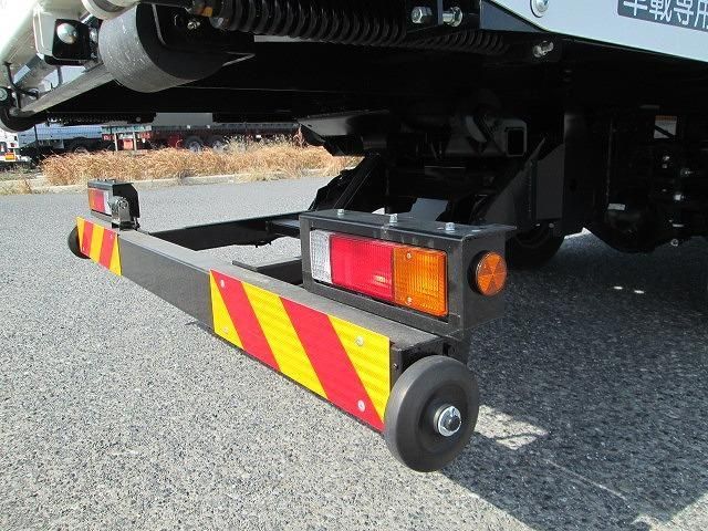 MITSUBISHI CANTER 2025 Image 31