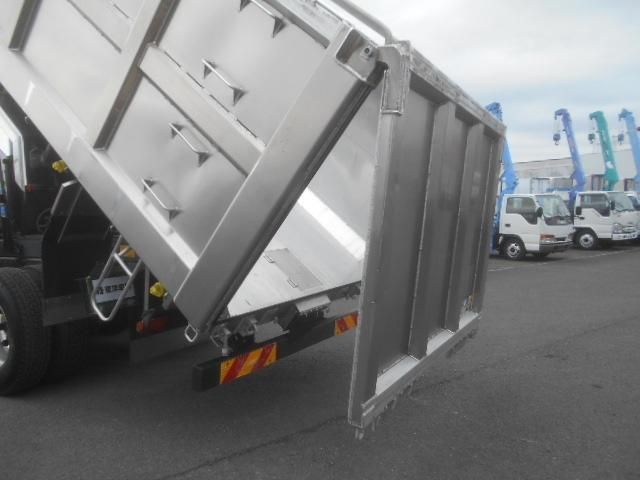 MITSUBISHI FUSOU SUPER GREAT 2017 Image 31