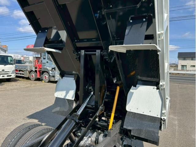 MITSUBISHI CANTER 2025 Image 31