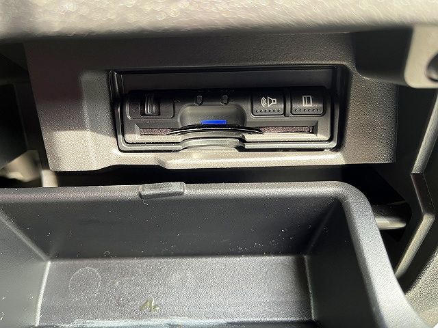 NISSAN SERENA  S-HYBRID 2018 Image 31