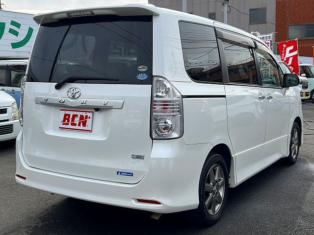 TOYOTA VOXY 2010 Image 31