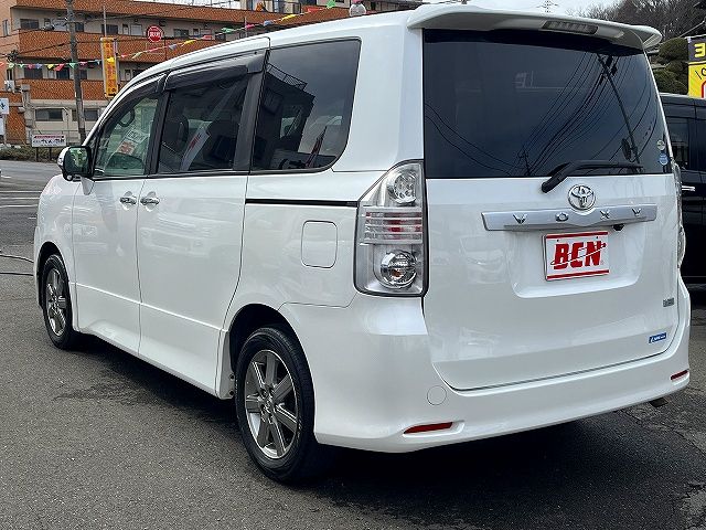 TOYOTA VOXY 2010 Image 31