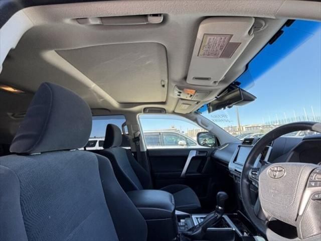 TOYOTA LANDCRUISER PRADO 2018 Image 31