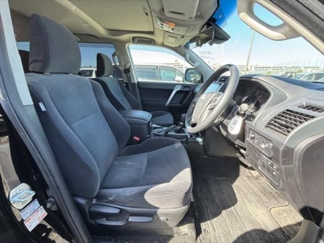TOYOTA LANDCRUISER PRADO 2018 Image 31