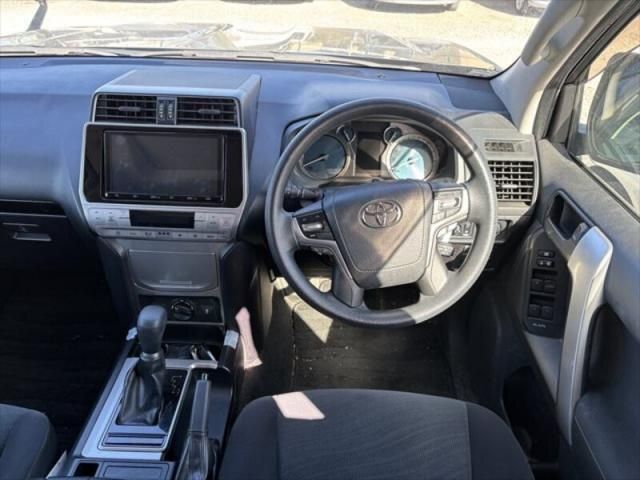 TOYOTA LANDCRUISER PRADO 2018 Image 31