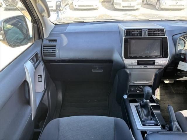 TOYOTA LANDCRUISER PRADO 2018 Image 31