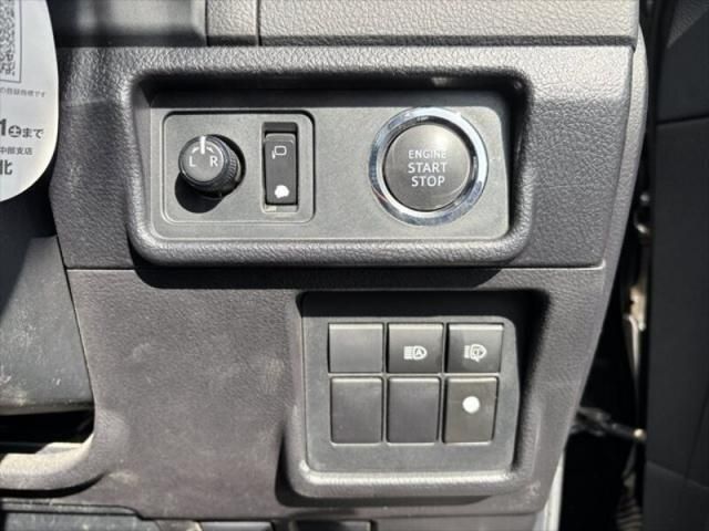 TOYOTA LANDCRUISER PRADO 2018 Image 31