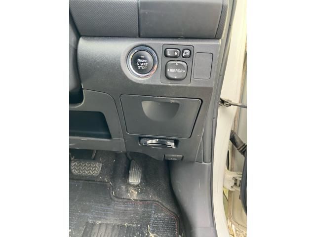 TOYOTA VITZ 2008 Image 31