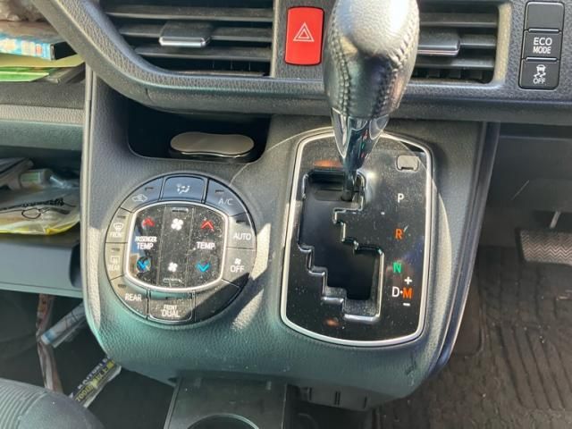 TOYOTA VOXY 2014 Image 31