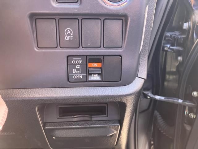 TOYOTA VOXY 2014 Image 31