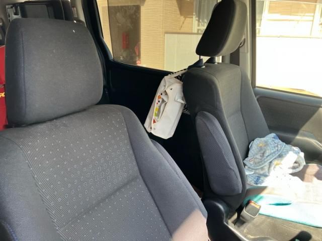 TOYOTA VOXY 2014 Image 31