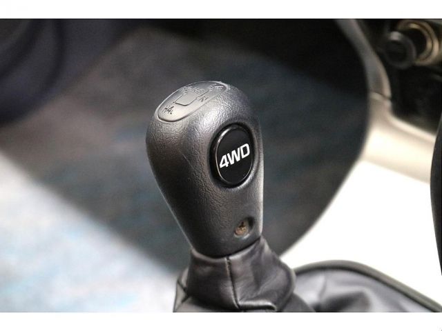 TOYOTA HILUXSURF WAGON 4WD 2000 Image 31