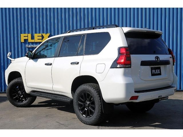 TOYOTA LANDCRUISER PRADO 2023 Image 31