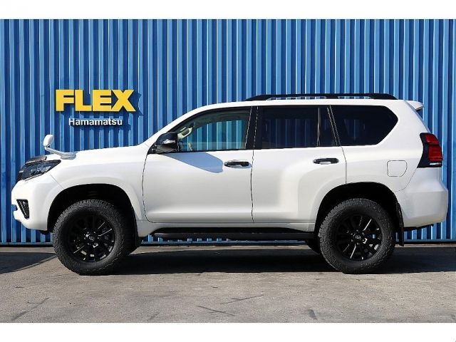 TOYOTA LANDCRUISER PRADO 2023 Image 31