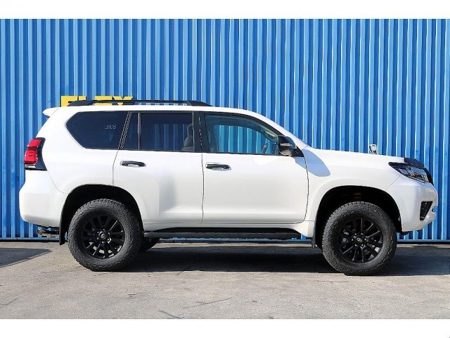 TOYOTA LANDCRUISER PRADO 2023 Image 31