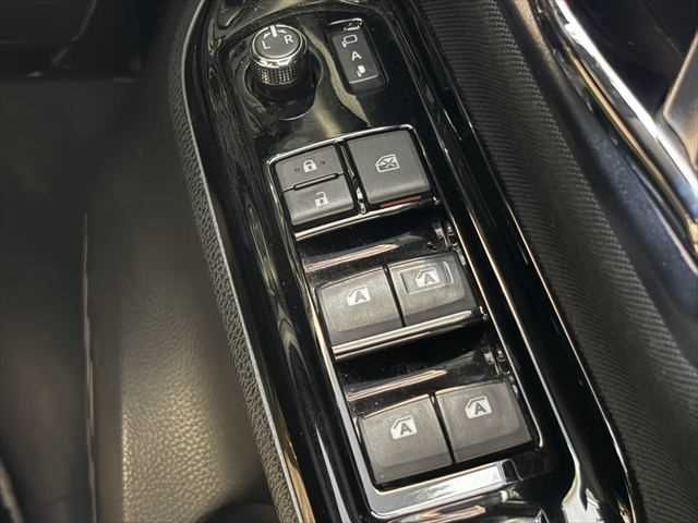 TOYOTA VOXY HYBRID 2018 Image 31