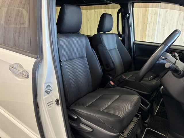 TOYOTA VOXY HYBRID 2018 Image 31