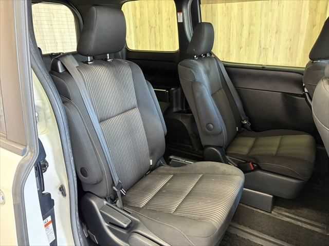 TOYOTA VOXY HYBRID 2018 Image 31