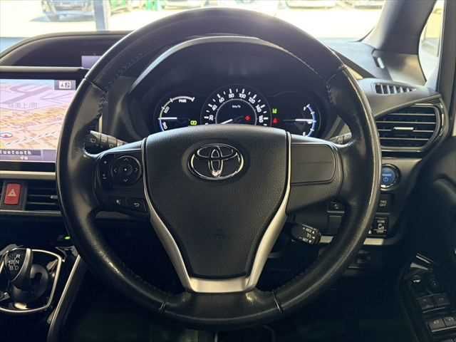 TOYOTA VOXY HYBRID 2018 Image 31