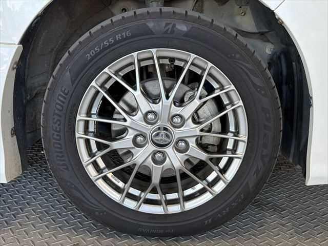 TOYOTA VOXY HYBRID 2018 Image 31