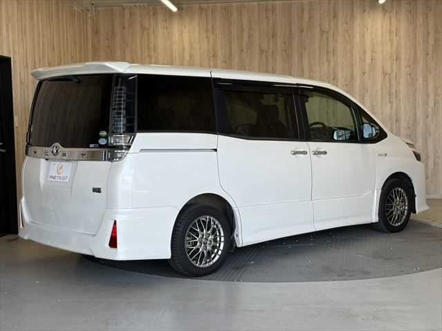 TOYOTA VOXY HYBRID 2018 Image 31