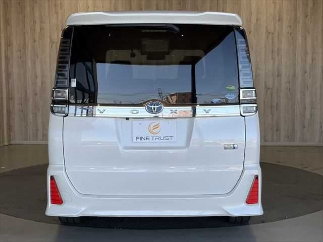 TOYOTA VOXY HYBRID 2018 Image 31