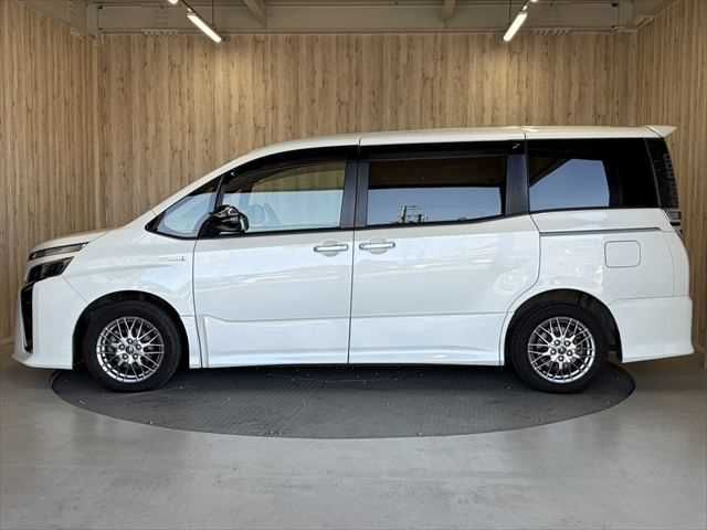 TOYOTA VOXY HYBRID 2018 Image 31