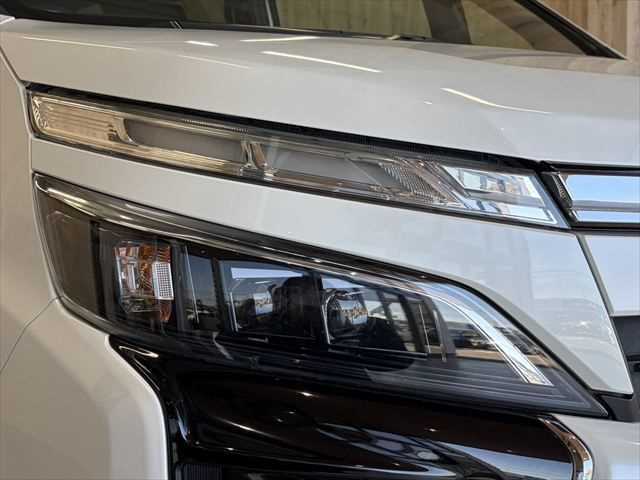 TOYOTA VOXY HYBRID 2018 Image 31