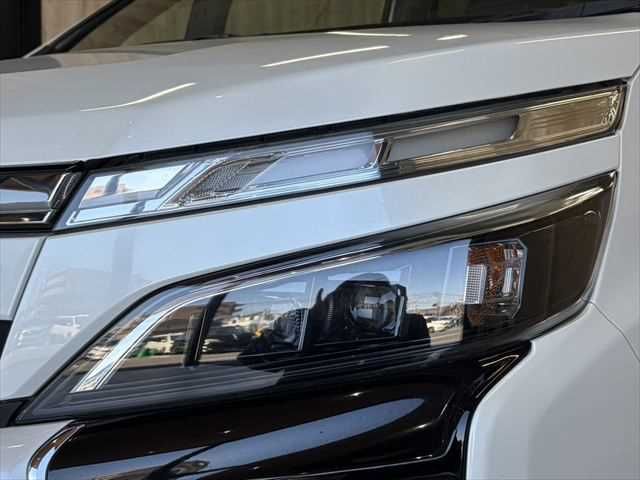 TOYOTA VOXY HYBRID 2018 Image 31