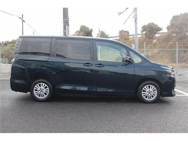 TOYOTA VOXY 2016 Image 31