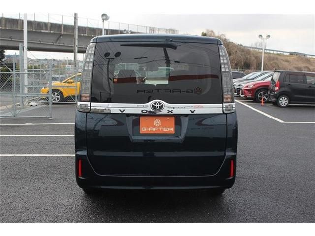 TOYOTA VOXY 2016 Image 31