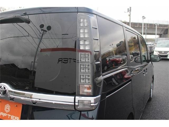 TOYOTA VOXY 2016 Image 31