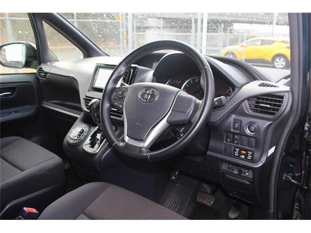 TOYOTA VOXY 2016 Image 31