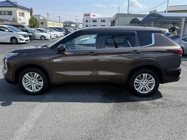 MITSUBISHI OUTLANDER PHEV 2023 Image 31