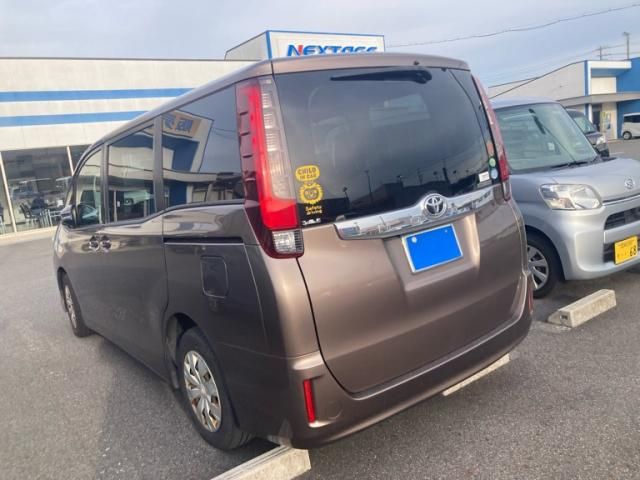 TOYOTA NOAH 2014 Image 31