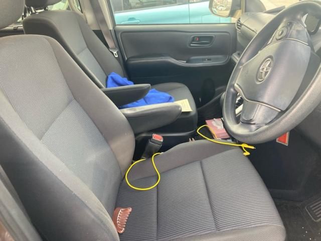 TOYOTA NOAH 2014 Image 31